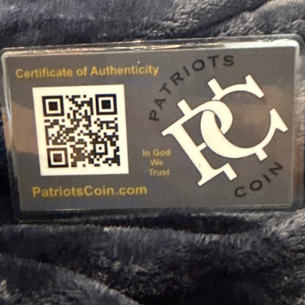 2.5 grams.999 FS bar on a Trump with the American Flag motif - Picture 3 of 3